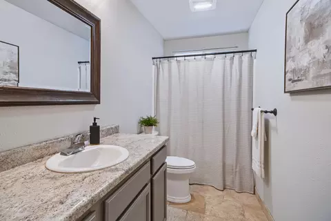 Bath - 1157 Harpole Rd, Redding, CA 96002 photo 1 of 4