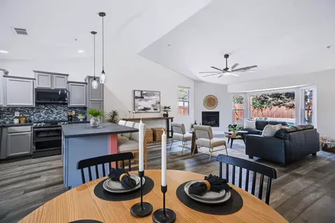 Dining - 1157 Harpole Rd, Redding, CA 96002 photo 1 of 3