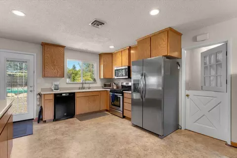 Kitchen - 1394 Mistletoe Ln, Redding, CA 96002 photo 1 of 2