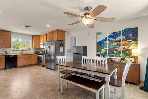 Dining - 1394 Mistletoe Ln, Redding, CA 96002 photo 1 of 1