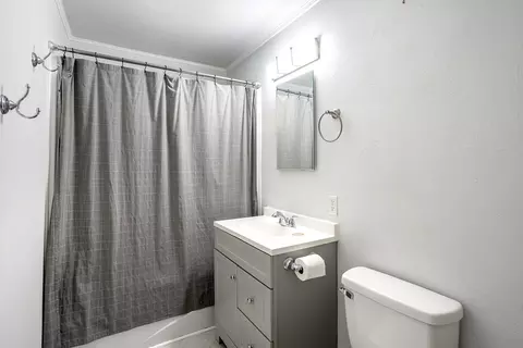 Bath - 2304 California St, Redding, CA 96001 photo 1 of 1
