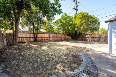 Exterior - 2304 California St, Redding, CA 96001 photo 4 of 10