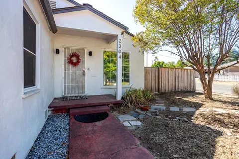 Exterior - 2304 California St, Redding, CA 96001 photo 2 of 10