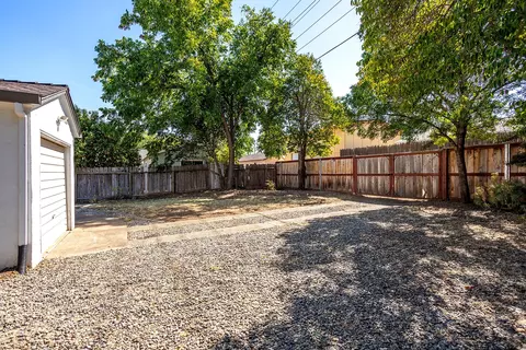 Exterior - 2304 California St, Redding, CA 96001 photo 6 of 10