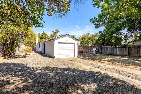 Exterior - 2304 California St, Redding, CA 96001 photo 5 of 10
