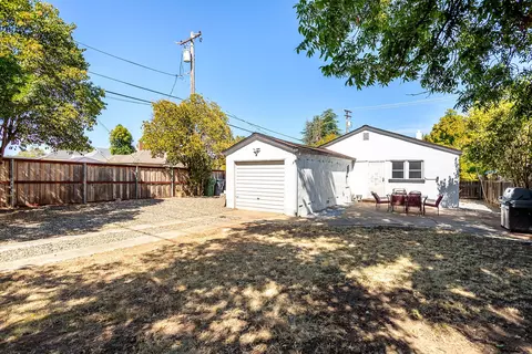 Exterior - 2304 California St, Redding, CA 96001 photo 7 of 10