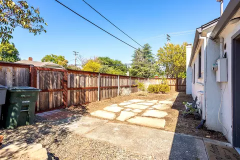 Exterior - 2304 California St, Redding, CA 96001 photo 8 of 10