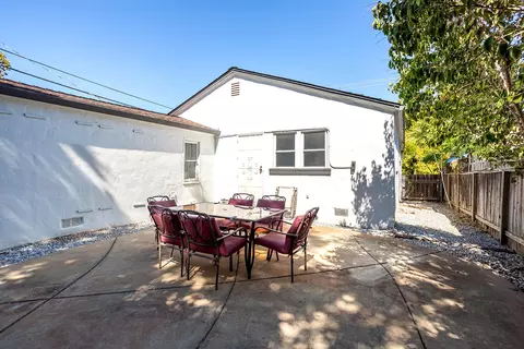 Exterior - 2304 California St, Redding, CA 96001 photo 3 of 10