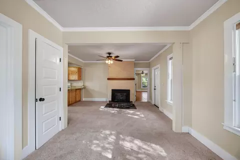 Living - 2405 Butte St, Redding, CA 96001 photo 8 of 10