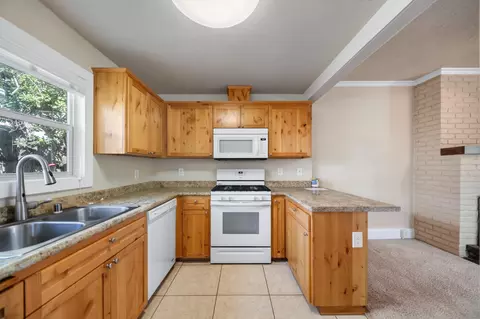 Kitchen - 2405 Butte St, Redding, CA 96001 photo 2 of 2