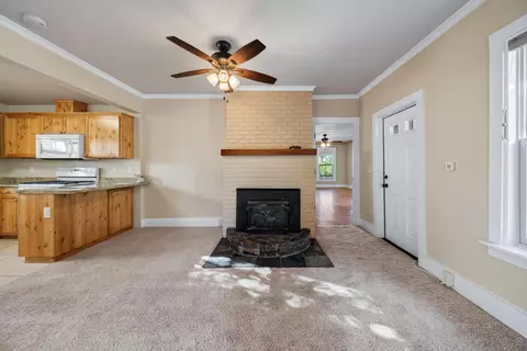 Living - 2405 Butte St, Redding, CA 96001 photo 6 of 10