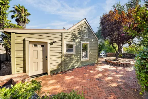 Exterior - 2405 Butte St, Redding, CA 96001 photo 6 of 19
