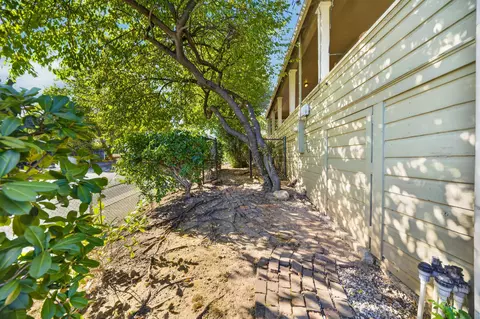 Exterior - 2405 Butte St, Redding, CA 96001 photo 18 of 19