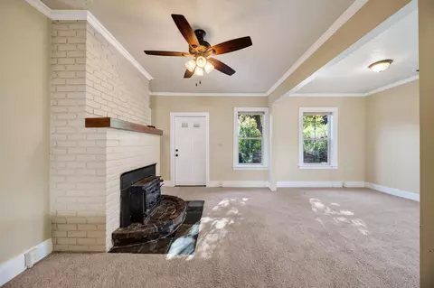 Living - 2405 Butte St, Redding, CA 96001 photo 9 of 10
