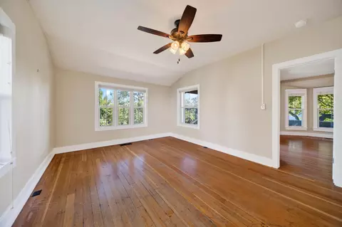 Living - 2405 Butte St, Redding, CA 96001 photo 4 of 10