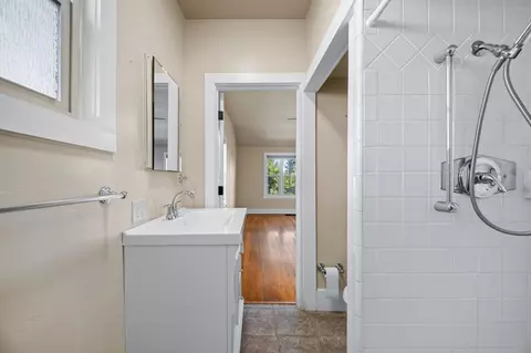 Bath - 2405 Butte St, Redding, CA 96001 photo 1 of 4