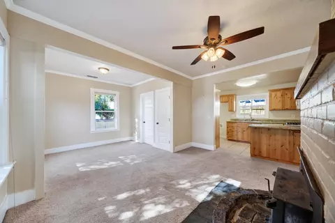 Living - 2405 Butte St, Redding, CA 96001 photo 7 of 10