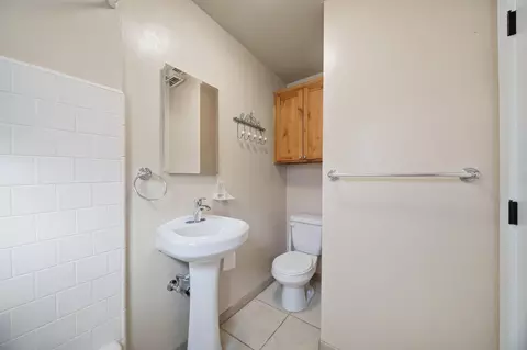 Bath - 2405 Butte St, Redding, CA 96001 photo 4 of 4