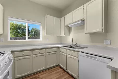 Kitchen - 1664 Olive Ave, Redding, CA 96001 photo 1 of 2