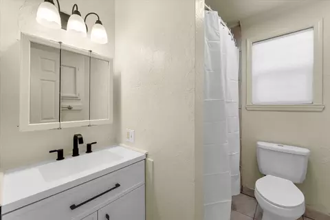 Bath - 1664 Olive Ave, Redding, CA 96001 photo 1 of 1