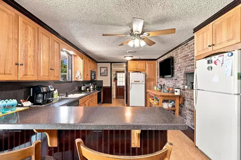 Kitchen - 17536 Treat Ave, Anderson, CA 96007 photo 1 of 5