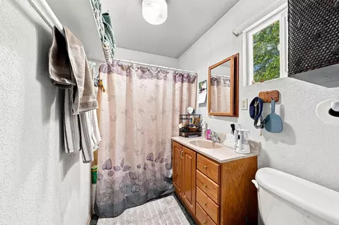 Bath - 17536 Treat Ave, Anderson, CA 96007 photo 1 of 2