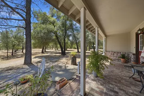 Exterior - 17536 Treat Ave, Anderson, CA 96007 photo 5 of 20