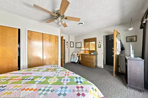 Bedroom - 17536 Treat Ave, Anderson, CA 96007 photo 2 of 4
