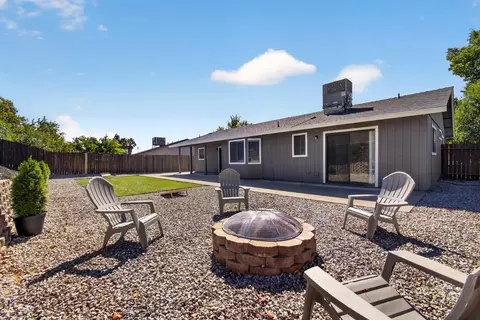 Exterior - 1428 Wingsetter Way, Redding, CA 96003 photo 16 of 18