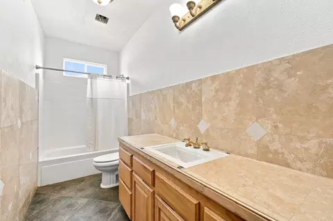 Bath - 11574 Quartz Hill Rd, Redding, CA 96003 photo 3 of 4