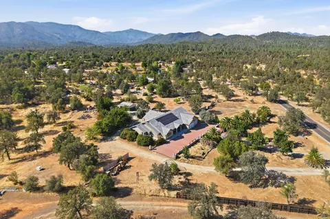 View/Area - 11574 Quartz Hill Rd, Redding, CA 96003 photo 3 of 5