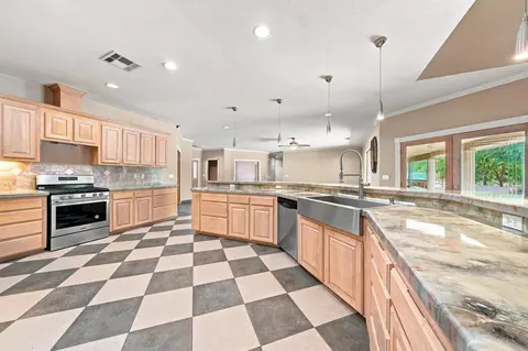 Kitchen - 11574 Quartz Hill Rd, Redding, CA 96003 photo 3 of 3