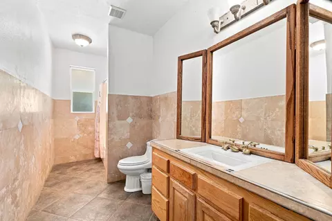 Bath - 11574 Quartz Hill Rd, Redding, CA 96003 photo 4 of 4