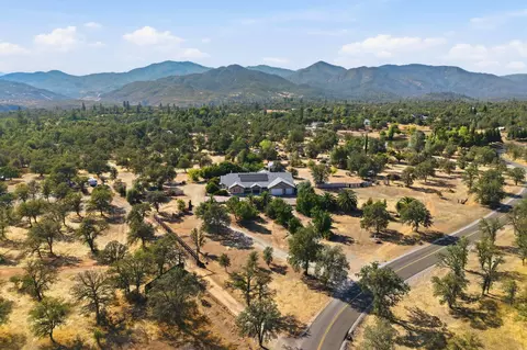View/Area - 11574 Quartz Hill Rd, Redding, CA 96003 photo 4 of 5