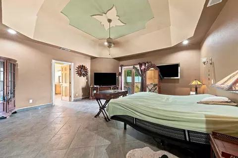 Bedroom - 11574 Quartz Hill Rd, Redding, CA 96003 photo 2 of 6