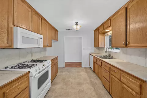 Kitchen - 1943 Lindeena Ln, Redding, CA 96002 photo 2 of 3