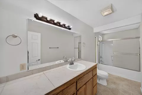 Bath - 1943 Lindeena Ln, Redding, CA 96002 photo 2 of 2