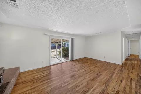 Living - 1943 Lindeena Ln, Redding, CA 96002 photo 3 of 5