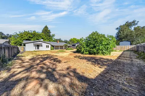 Exterior - 1943 Lindeena Ln, Redding, CA 96002 photo 4 of 9