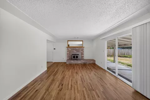 Living - 1943 Lindeena Ln, Redding, CA 96002 photo 2 of 5