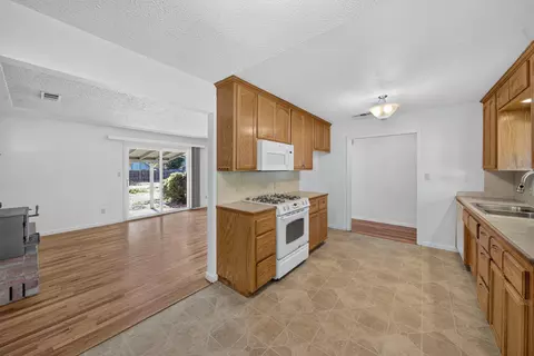 Kitchen - 1943 Lindeena Ln, Redding, CA 96002 photo 1 of 3