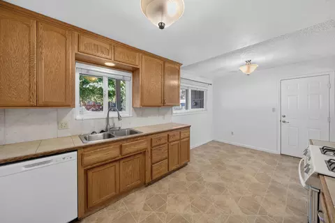 Kitchen - 1943 Lindeena Ln, Redding, CA 96002 photo 3 of 3