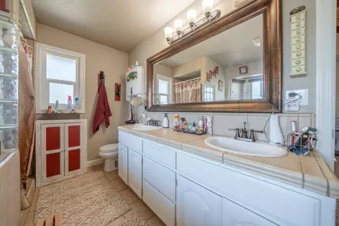 Bath - 22058 Lone Tree Rd, Anderson, CA 96007 photo 1 of 5