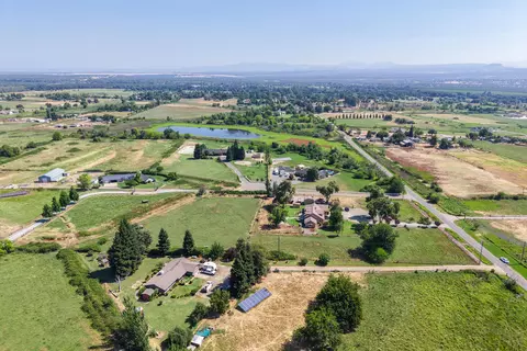 View/Area - 22058 Lone Tree Rd, Anderson, CA 96007 photo 4 of 15