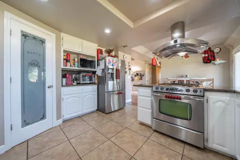 Kitchen - 22058 Lone Tree Rd, Anderson, CA 96007 photo 5 of 5