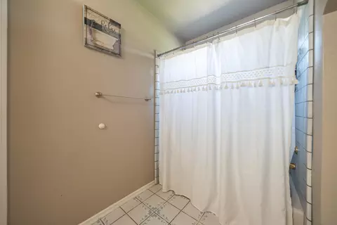 Bath - 22058 Lone Tree Rd, Anderson, CA 96007 photo 5 of 5