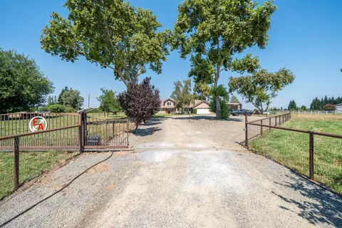 Exterior - 22058 Lone Tree Rd, Anderson, CA 96007 photo 1 of 40