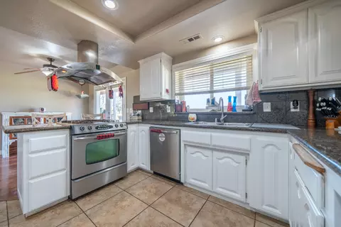 Kitchen - 22058 Lone Tree Rd, Anderson, CA 96007 photo 3 of 5
