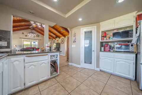 Kitchen - 22058 Lone Tree Rd, Anderson, CA 96007 photo 4 of 5