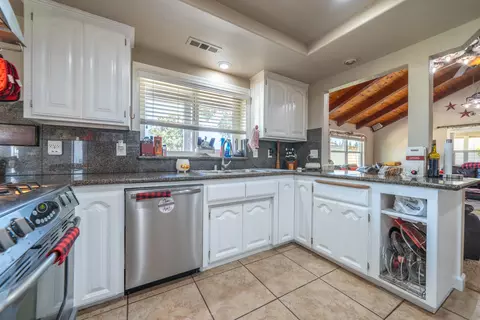 Kitchen - 22058 Lone Tree Rd, Anderson, CA 96007 photo 2 of 5